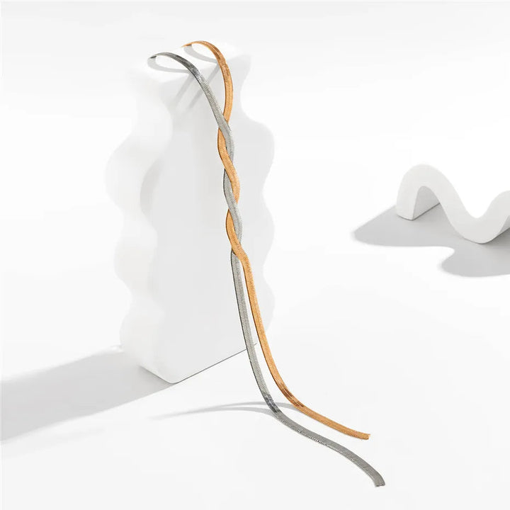 Elegante lange halsketting met verstelbaar slangenontwerp