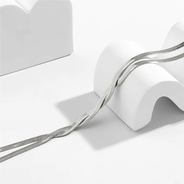 Elegante lange halsketting met verstelbaar slangenontwerp