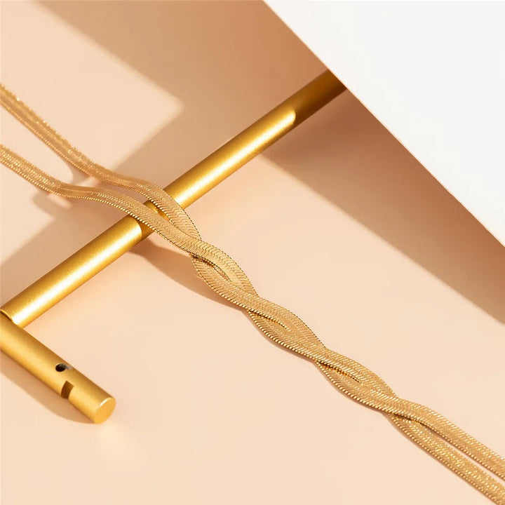Elegante lange halsketting met verstelbaar slangenontwerp